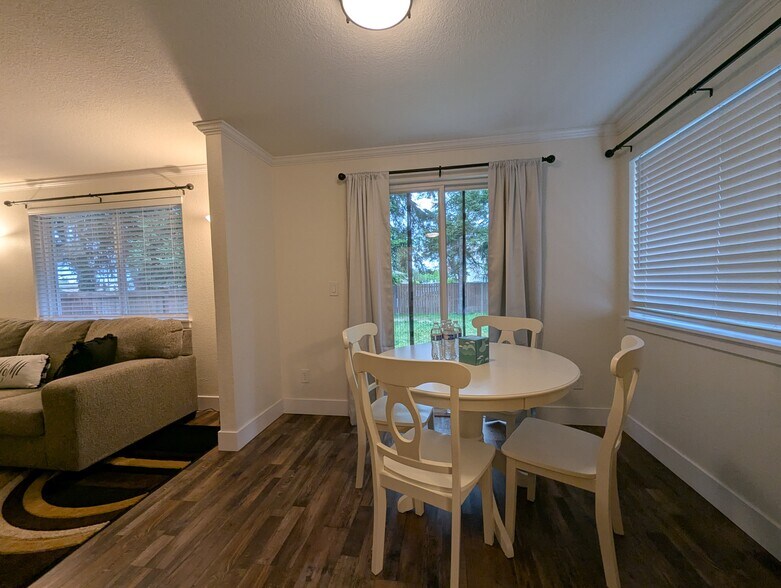 Dining Area - 319 10th Ave SE