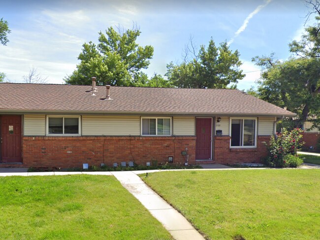 Building Photo - 700/702 South Lashley Lane