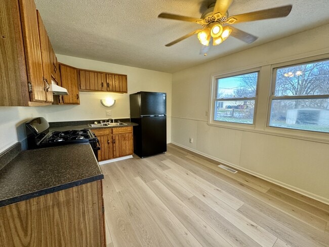 Building Photo - 708 Maumee Dr