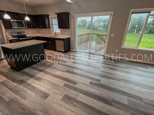 Building Photo - Spacious 3 Bedroom, 3 Bath Home with Fireplace, Deck & Walkout Basement