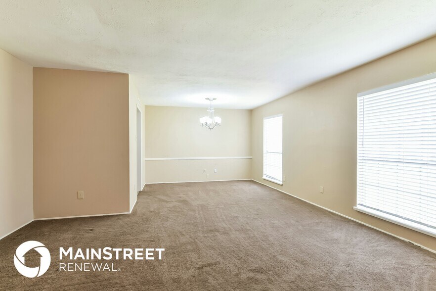 Building Photo - 5514 Edgebrook Forest Dr
