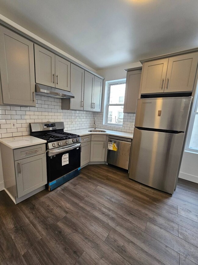 Building Photo - 312 E 26th St