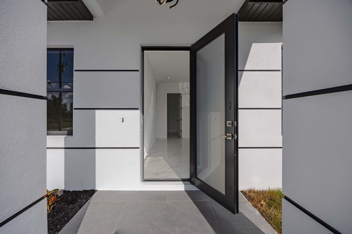 Building Photo - 1053 Marine Ave S