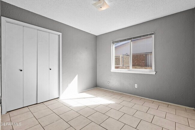 Building Photo - 5712 Longview Dr