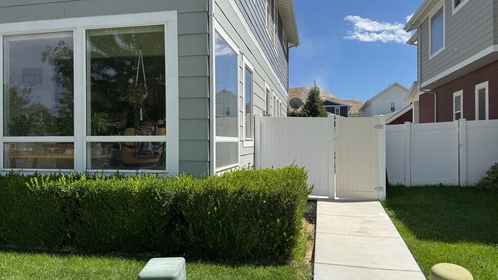 Building Photo - 15069 S Peace Dr