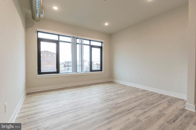 Building Photo - 2440 Kensington Ave