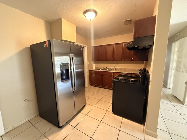 Building Photo - 1604 Zephyr Ave