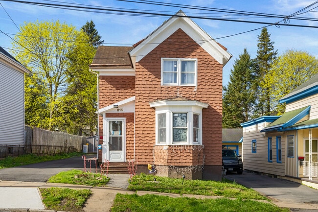 Primary Photo - 815 Chestnut St