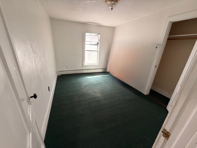 Building Photo - 113 Railroad St