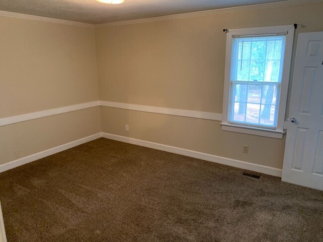 Building Photo - 3 Bedroom House-Nash Co