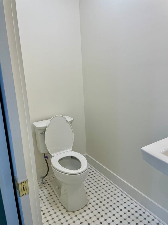 Building Photo - 323 50th Ave N