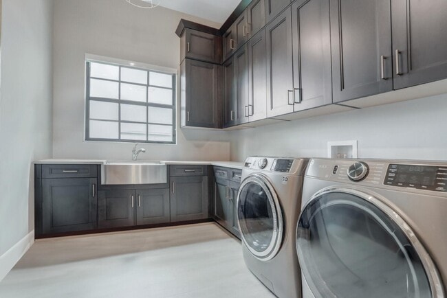 Building Photo - 4218 Mendel Ln