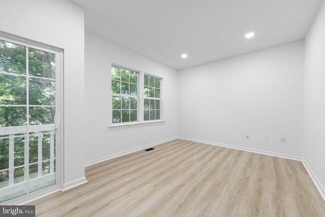 Building Photo - 2032 S Langley St
