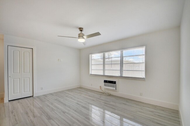 Building Photo - 525 S Broadway