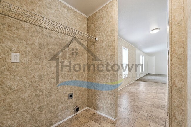 Building Photo - 5563 E Grove Ave