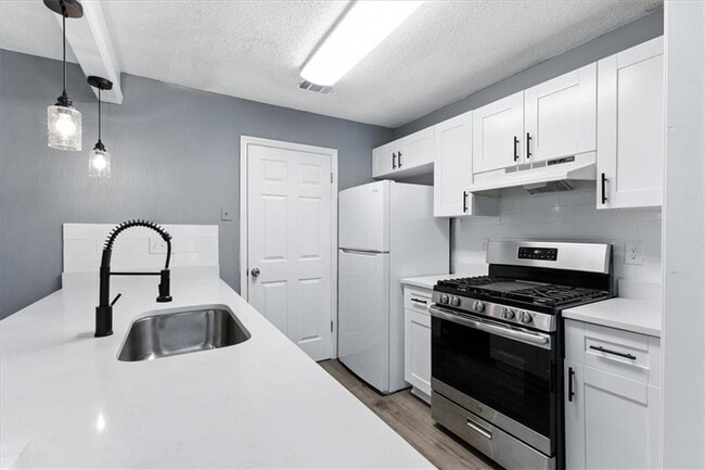 Building Photo - 3009 Hawthorne Pl