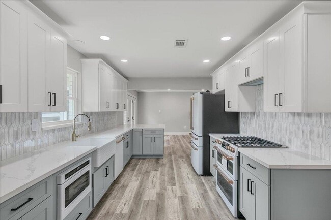 Building Photo - 4615 Barton Ln