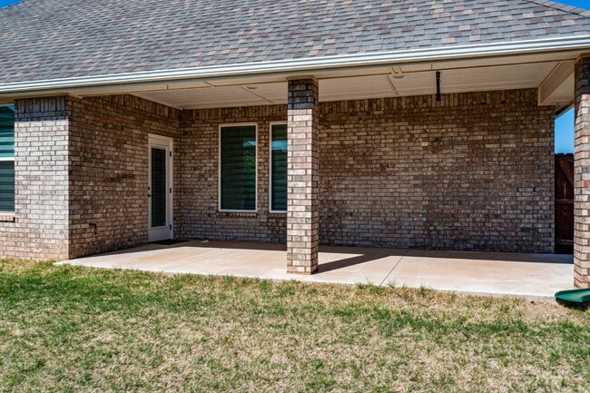 Building Photo - Stunning Corner Lot