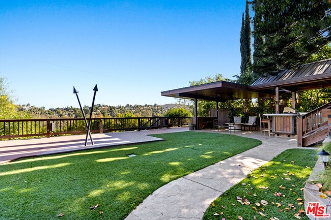 Building Photo - 4920 Llano Dr