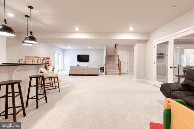 Building Photo - 7679 Cross Creek Dr