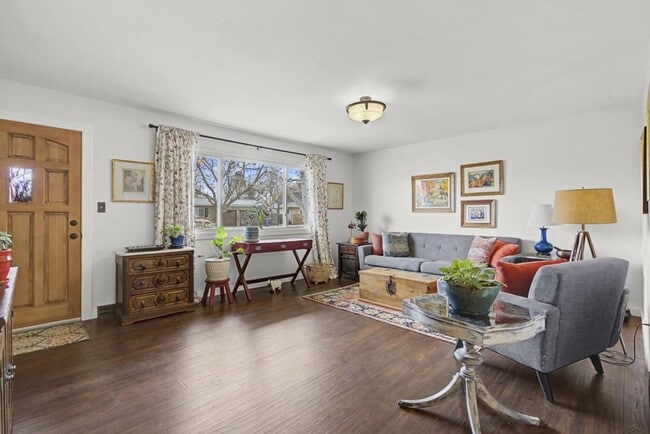 Building Photo - 1001 Ida Dr