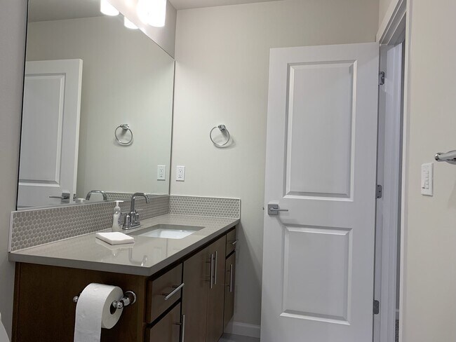 Building Photo - 3314 SE Farrow Ln