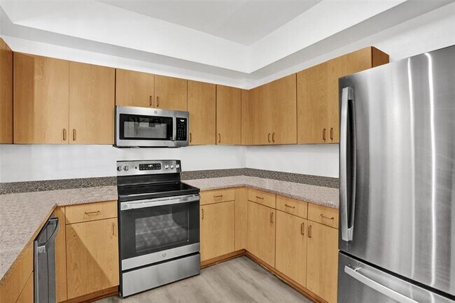 Building Photo - 533 NE 3rd Ave