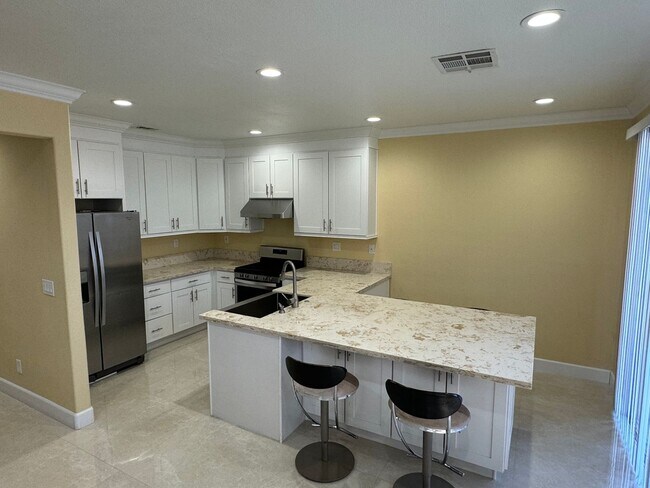 Building Photo - Summerlin North Community / Updated home 3...