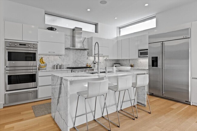 Building Photo - 1823 W Race Ave