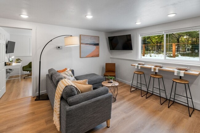 Building Photo - Stylish & Turnkey Furnished 2-BR Daylight Basement Apartment – Utilities + Wi-Fi Included