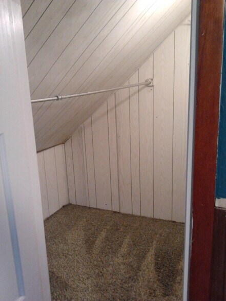 Building Photo - 1821 E 6th St