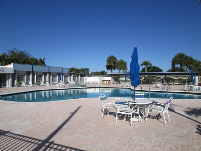 Building Photo - 2731 Barkley Dr W