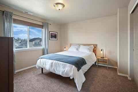 Building Photo - 2995 NE Quiet Canyon Dr