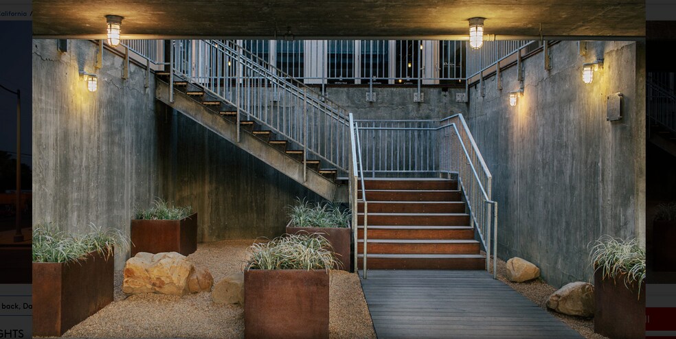 Building Photo - 116 E Yanonali St