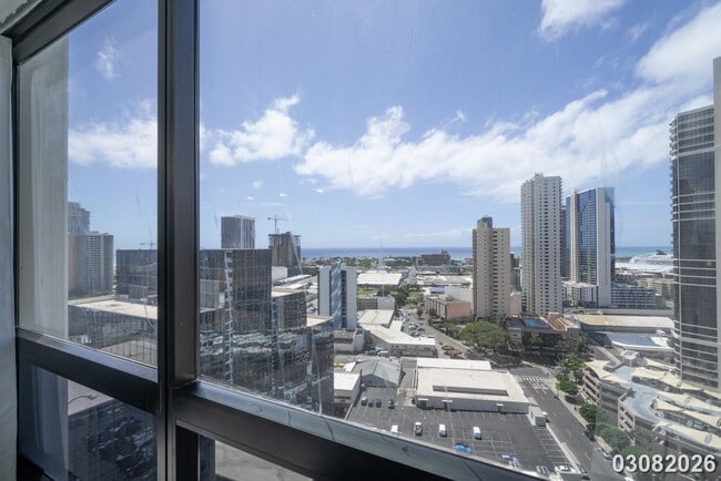 Building Photo - $3,500 / 2br - 896ft2 - Renovated and Modern 2BR/2BA/1PKG unit in the Royal Capito