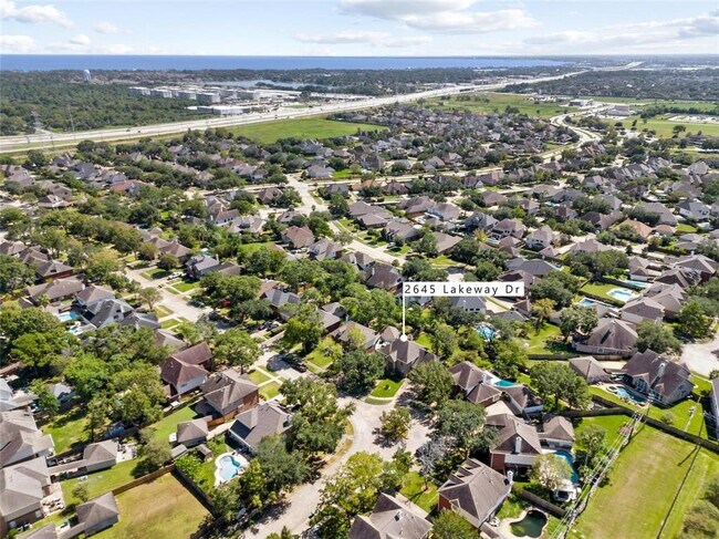 Building Photo - 2645 Lakeway Dr
