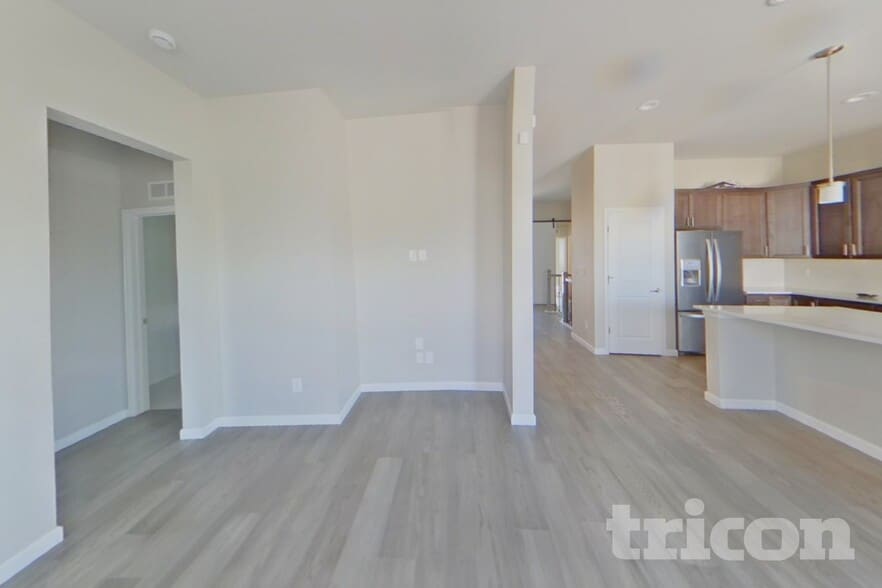 Building Photo - 686 Ranchhand Dr