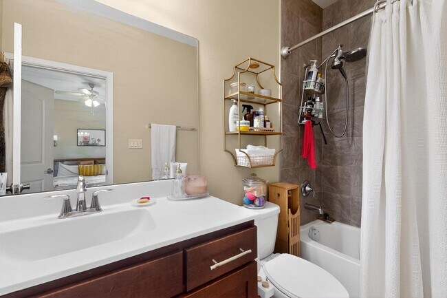 Building Photo - Sawmill District Townhouse 2/BD2/Story 2.5...