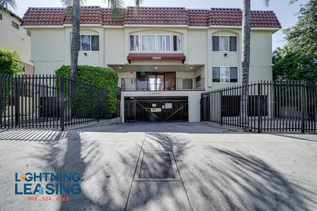 Building Photo - 13910 Sayre St