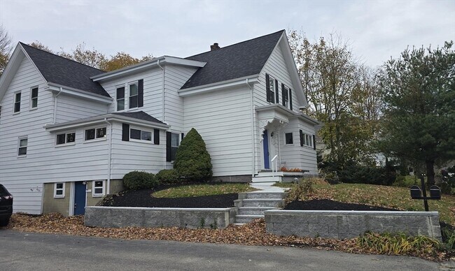 Building Photo - 195 Plymouth St