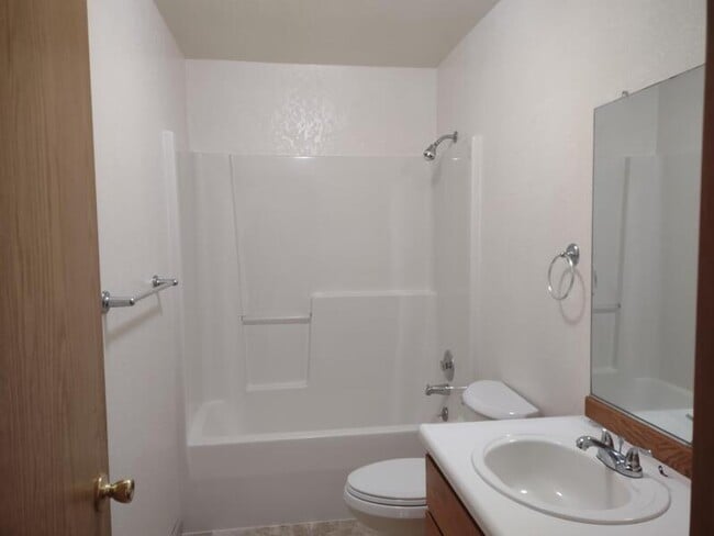 Building Photo - 120 Sunny Ln