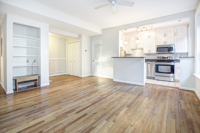 Building Photo - Adorable AdMo Abode w/ Awesome Roof Deck!