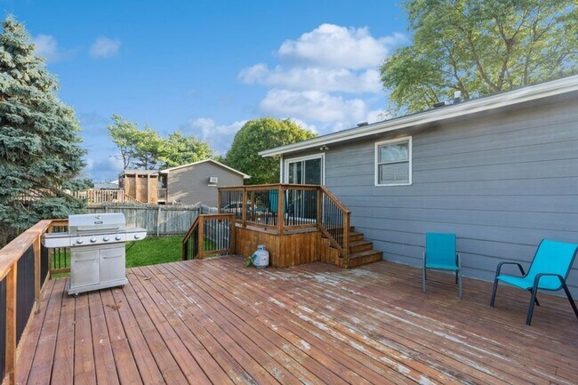Building Photo - QUIET NEIGHBORHOOD!!  3 Bedroom, 1.5 Bath Home in Norwalk