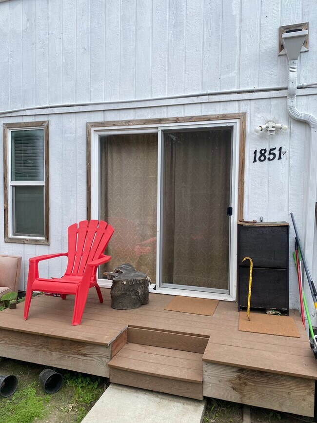 Building Photo - 1851 Magnolia Ave