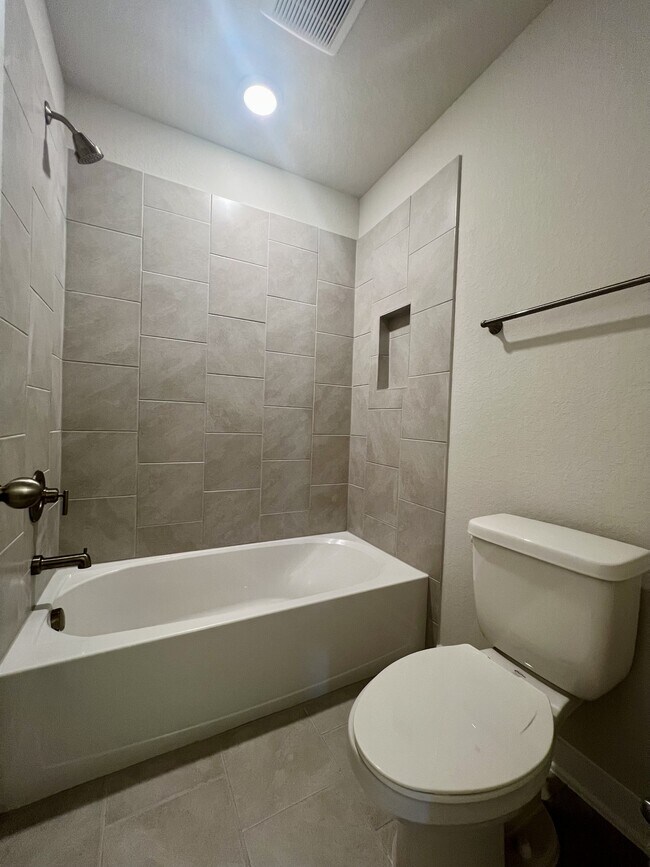 Building Photo - 14438 Inspiration Pt