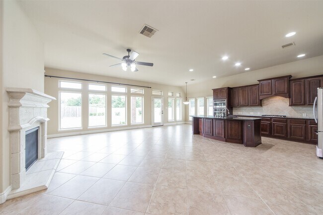 Building Photo - 27106 Cross Pointe Ct