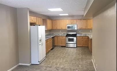 Building Photo - "Charming 5-Bed Home on Grand Ave: Spacious Living with 2.5 Baths in Heart of St. Paul!"