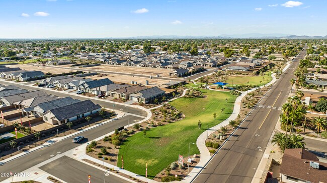 Building Photo - 5419 W Las Palmaritas Dr