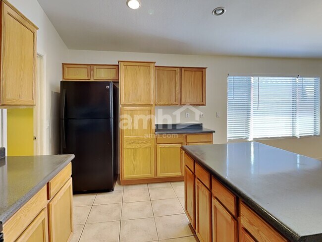 Building Photo - 15905 W Saguaro Ln