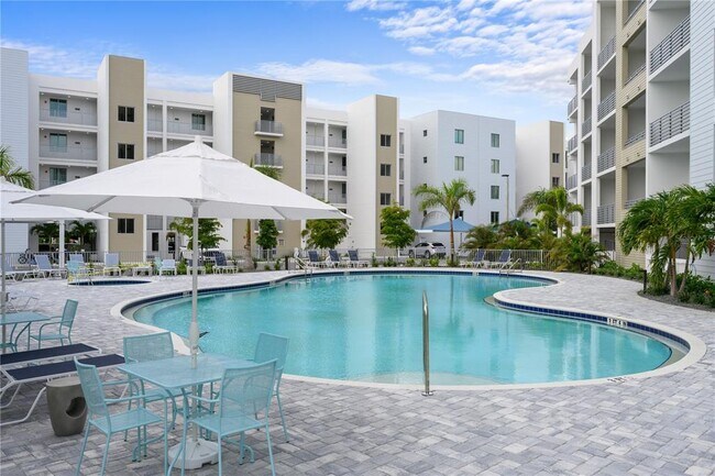 Building Photo - 1709 N Tamiami Trl